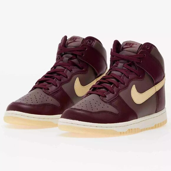 Nike High Dunk Shoes - Picture 2 of 3
